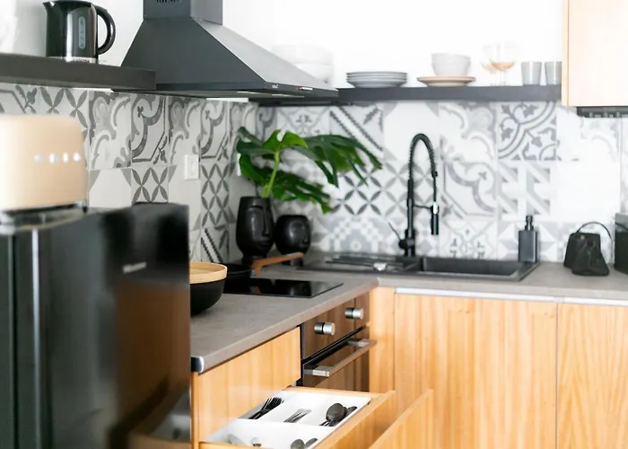 Urban Nest - A In The 아파트 *